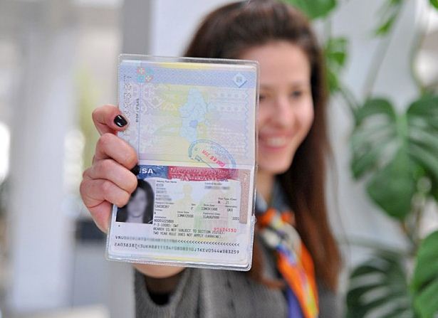 Можно ли въехать в США если виза в старом паспорте?